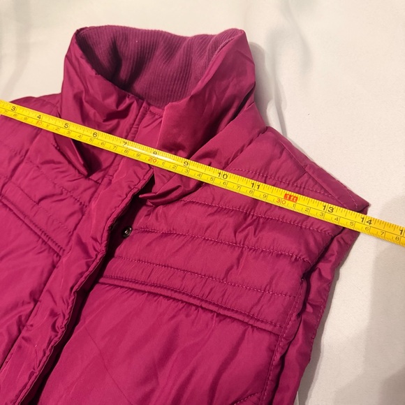 New York and Company Women’s Magenta Puffer Vest | Size Medium | Preowned | V1 - Picture 4 of 8